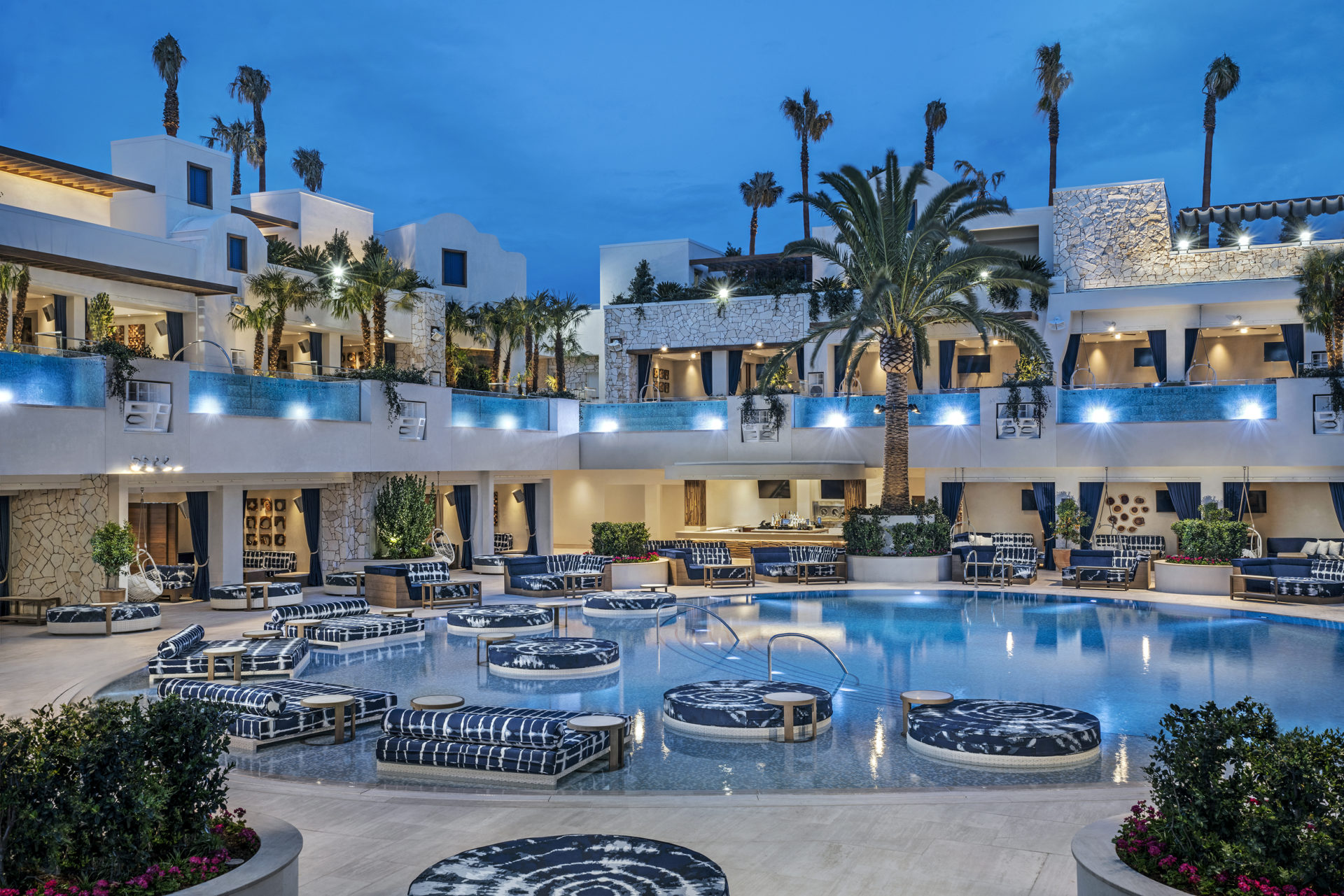 Las Vegas Hotel Pools, Pool Hours & Amenities