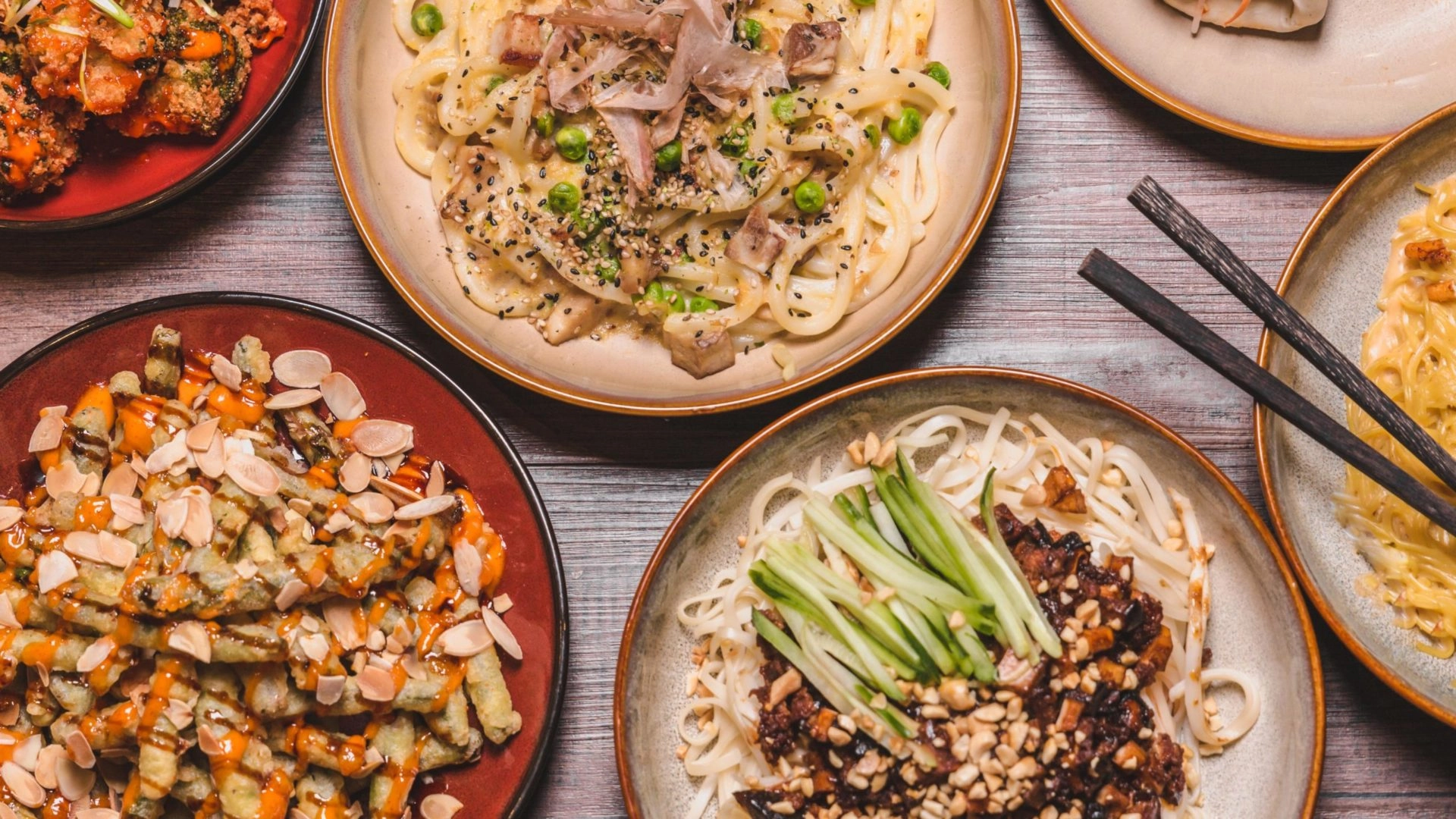 Send Noodles dining room