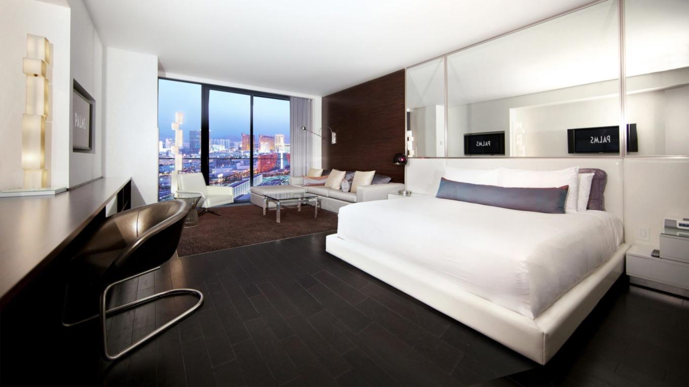 Palms Place Suite