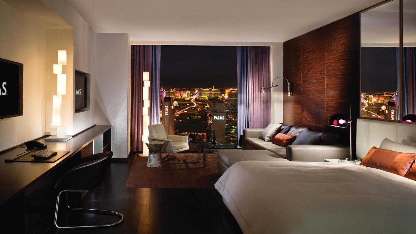 Palms Place Strip View Suite