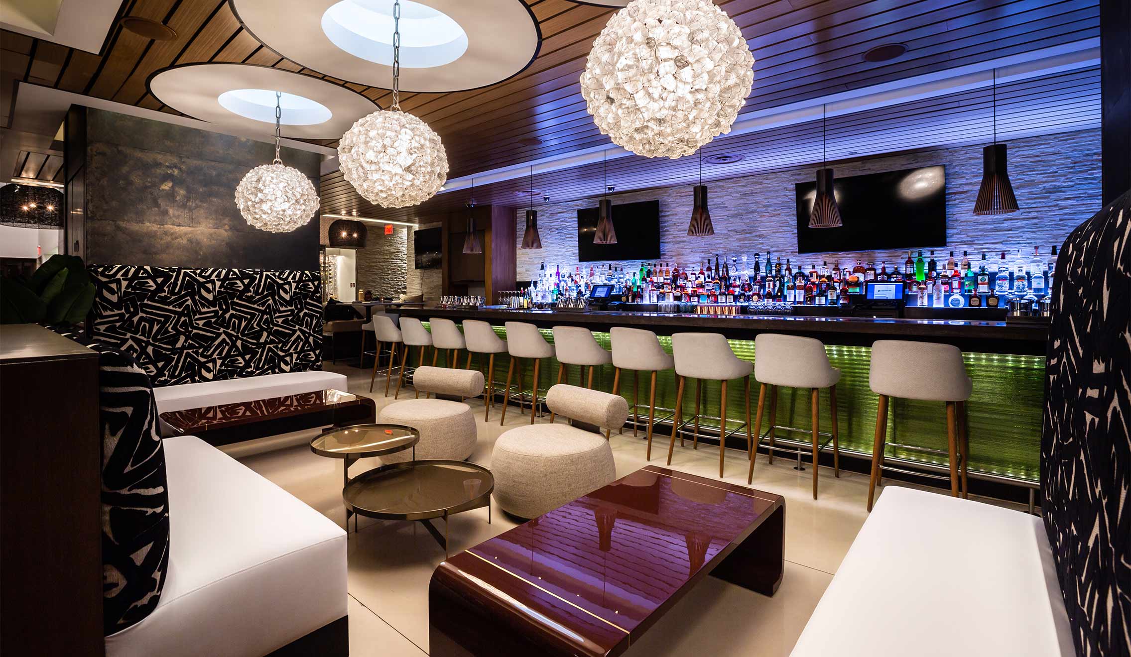 Bar & Lounge