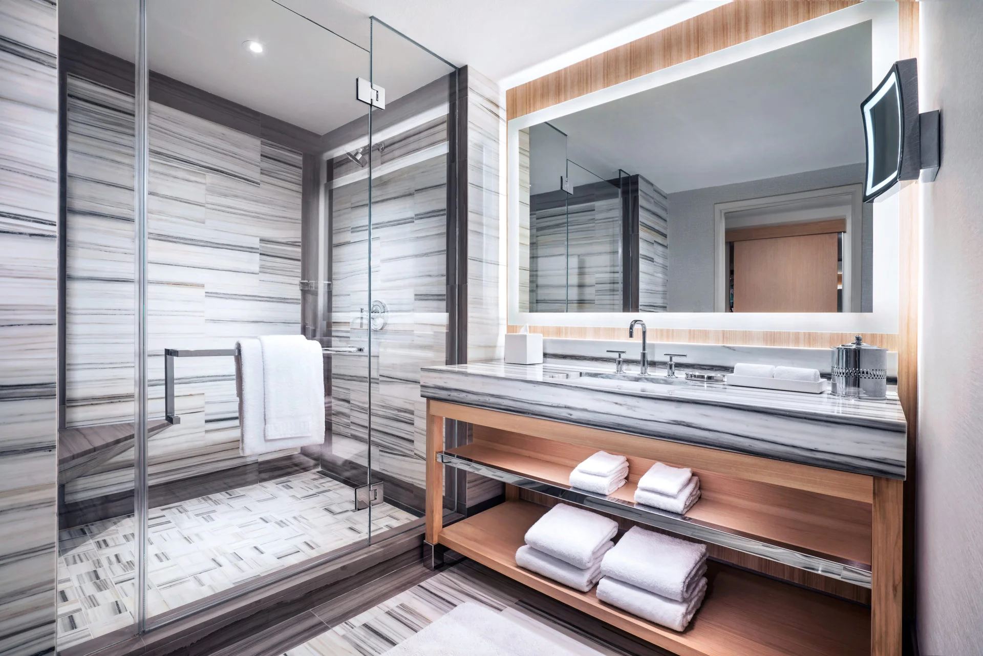 Fantasy Strip View King bathroom