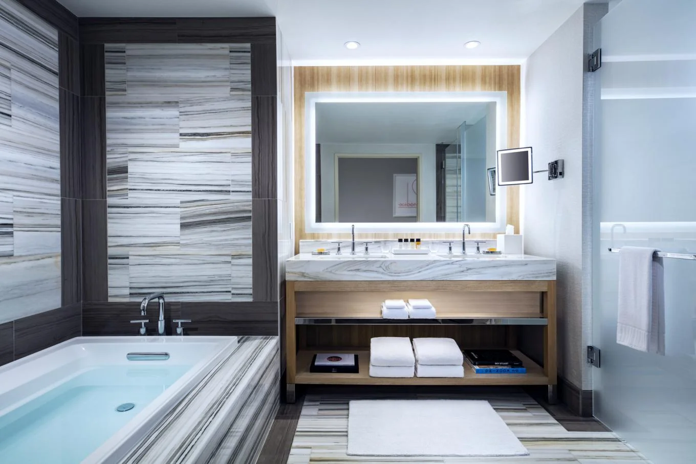 Palms suite bathroom