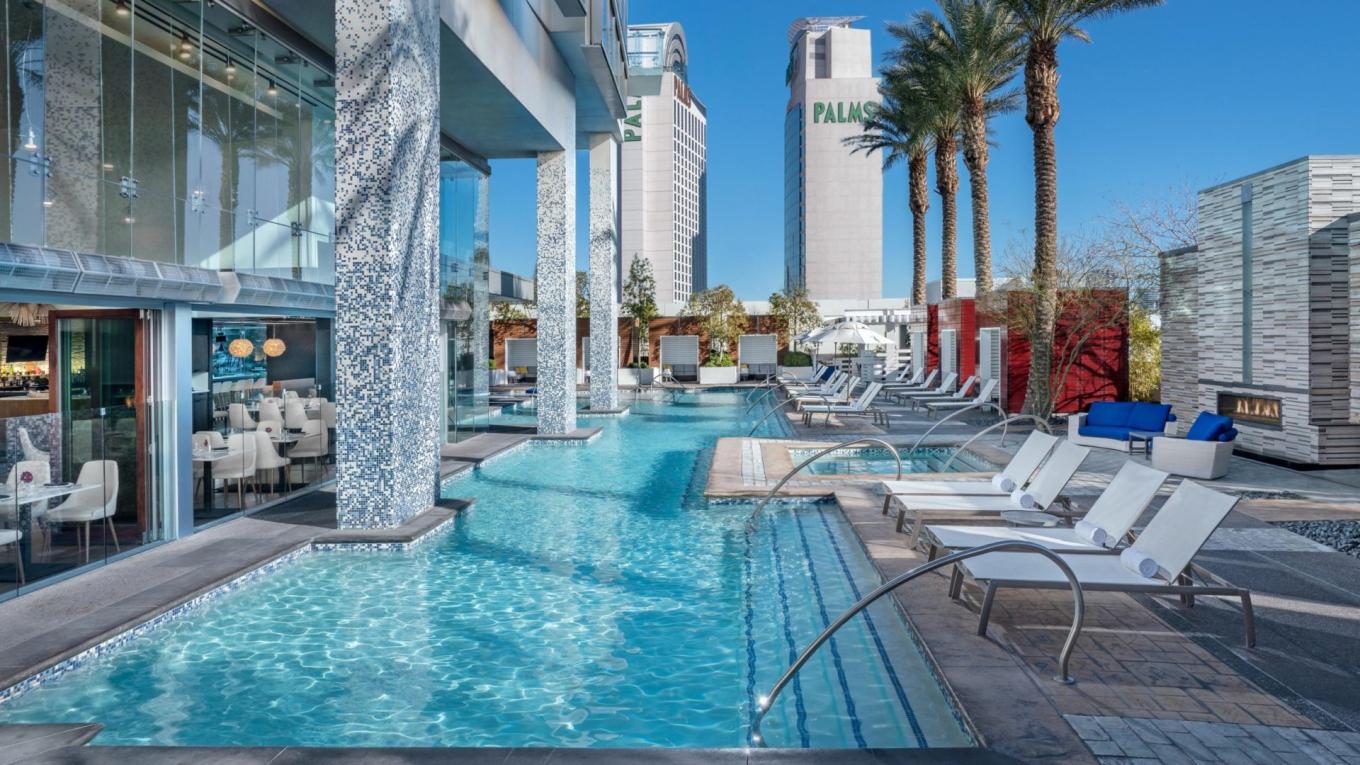 Palms Pool