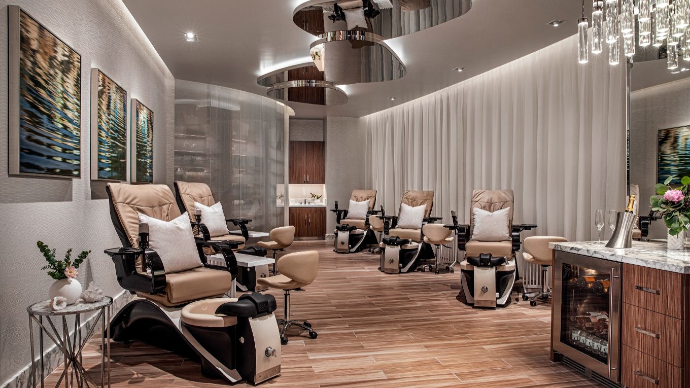 Salon at Palms